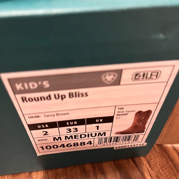 Kids Ariat size 2 cowgirl cowboyy boots - Picture 3 of 11